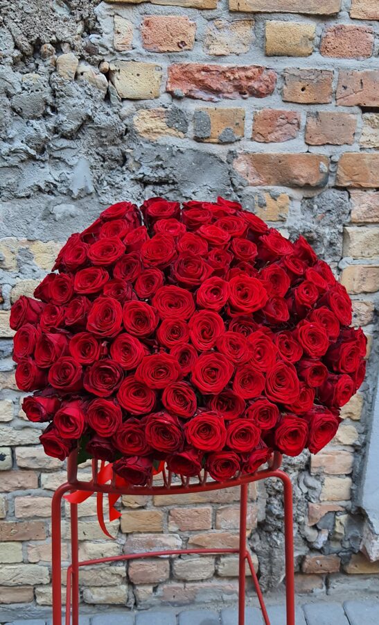101 Red Naomi rožu pušķis ( 60 cm )